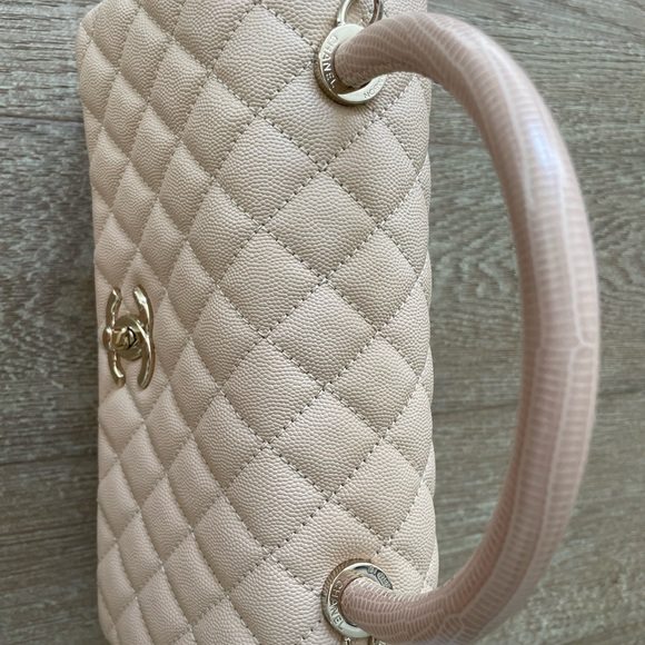CHANEL Medium Coco Handle in Light Beige - Picture 3 of 14